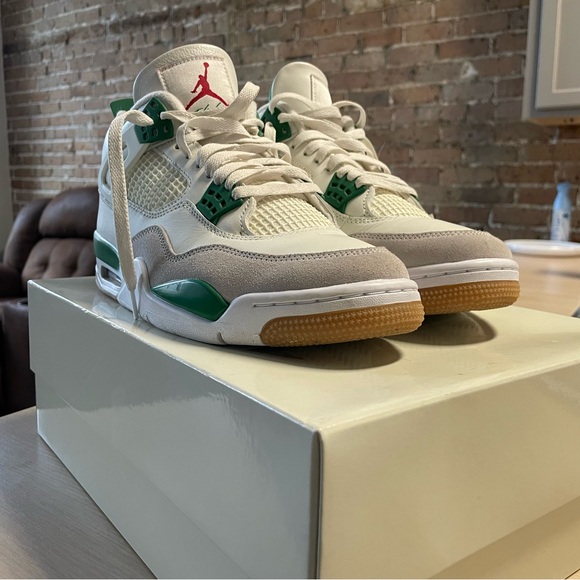 Nike SB x Air Jordan 4 Pine Green 🔥 (rare find) - Picture 2 of 10